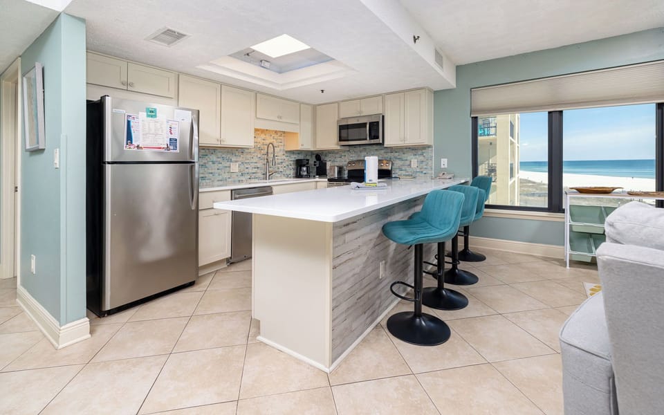 Gather around the kitchen for breakfast or your favorite morning brew and enjoy the stunning views of the coast