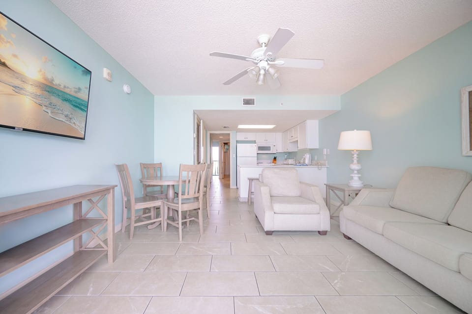 Unwind after a day on the beach in this cozy living room and enjoy a good movie