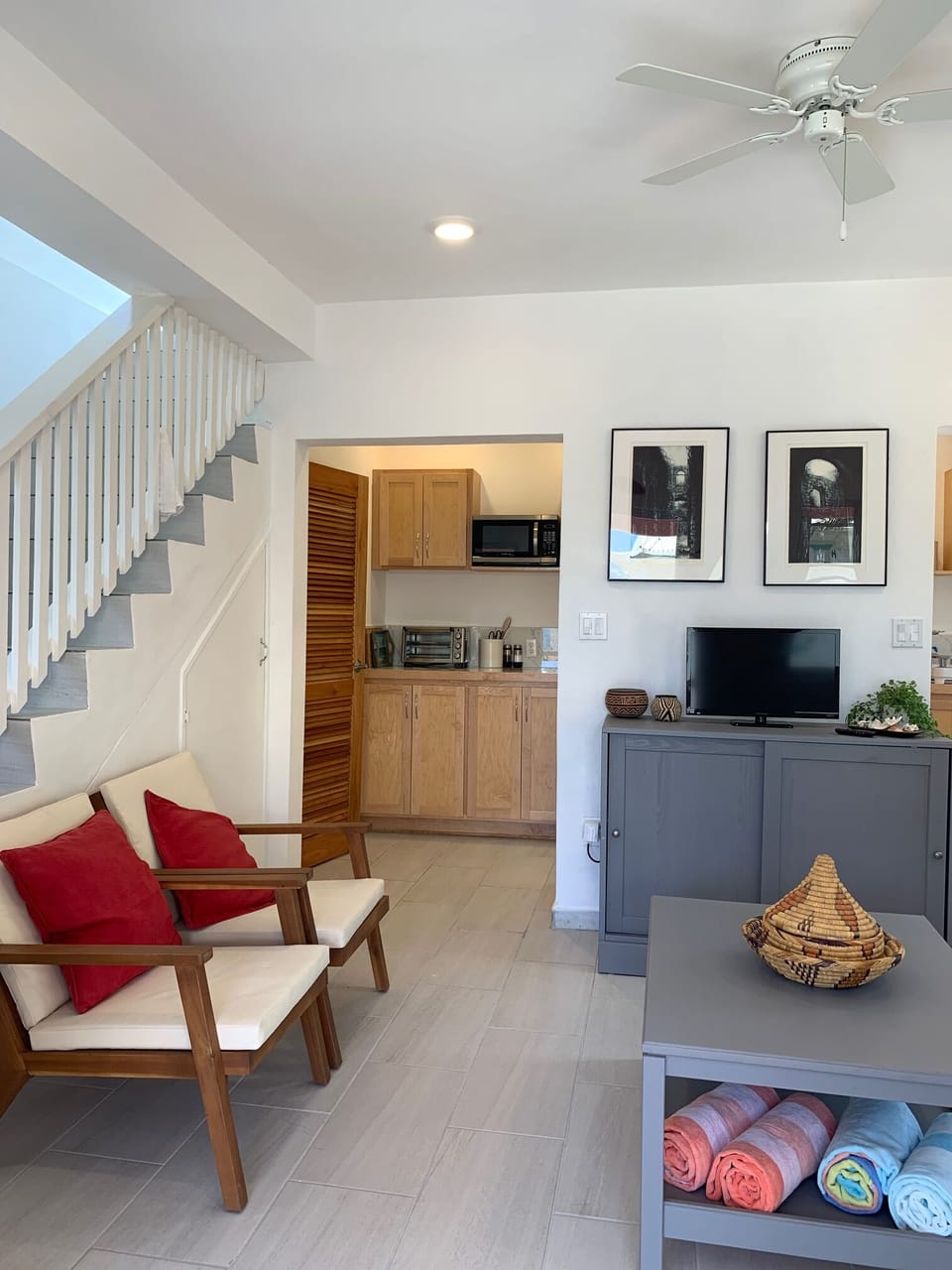Sitting area in the cottage with kitchenette and downstairs wc