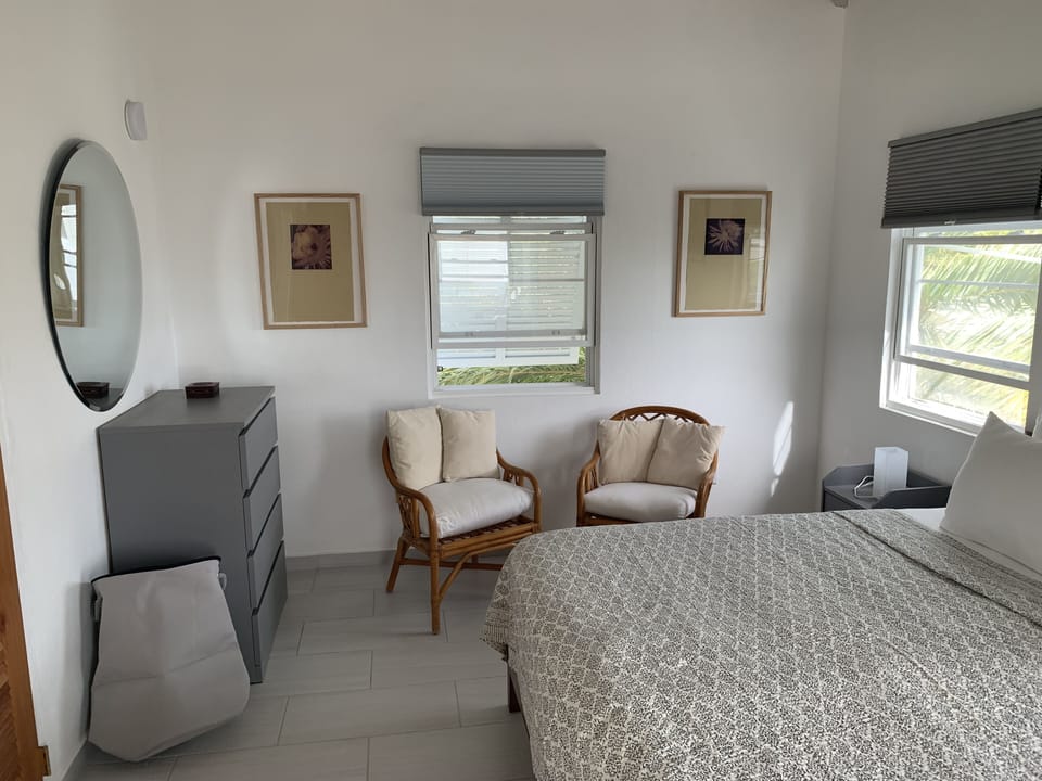 Cottage main bedoom with ac and ensuite access to bathroom