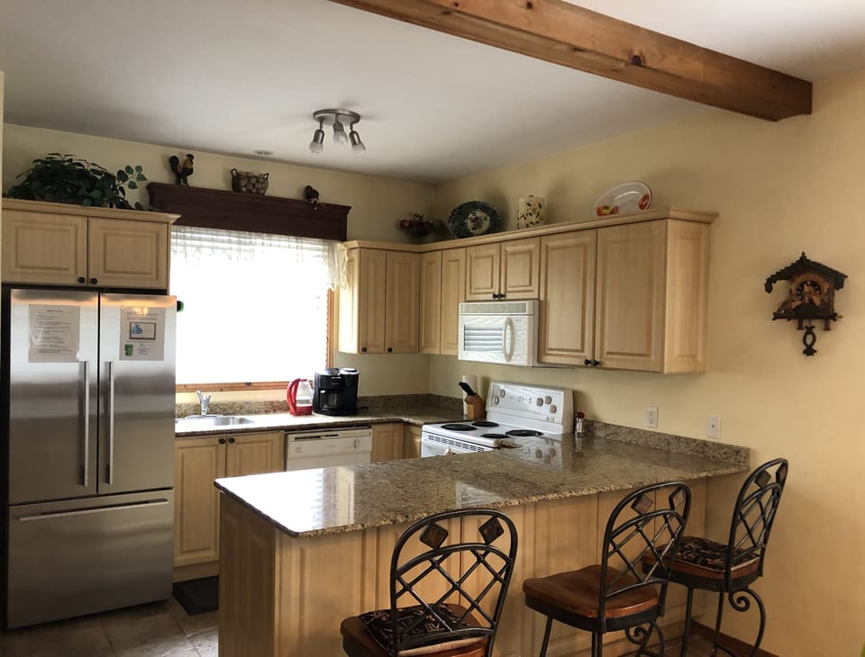 Kitchen and breakfast bar seating