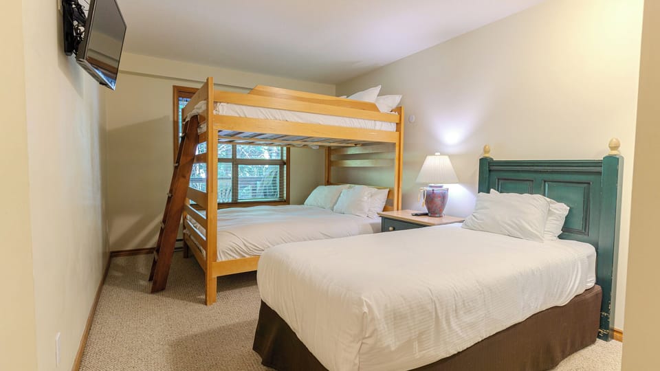 2nd bedroom