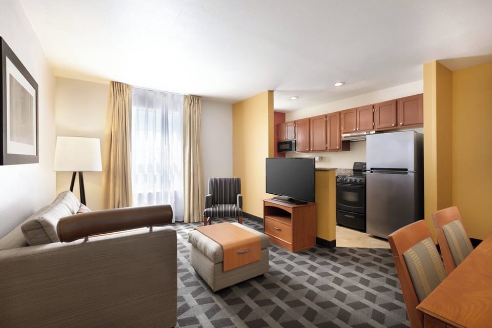 Suite, 2 Bedrooms | Premium bedding, pillowtop beds, in-room safe, desk