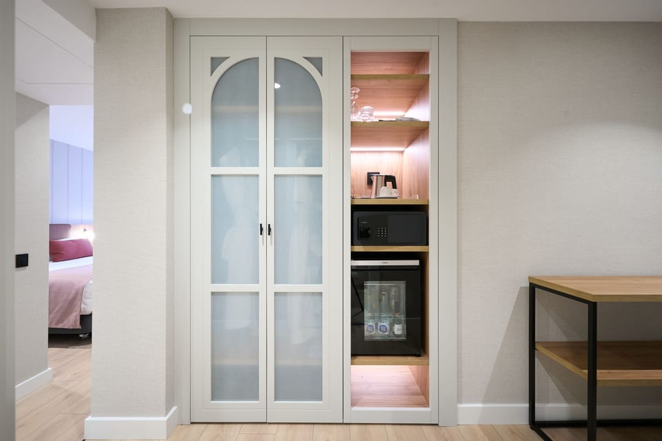 Minibar, in-room safe, desk, blackout drapes
