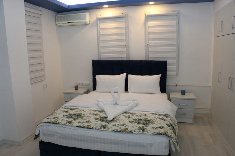 Suite | 1 bedroom, premium bedding, minibar, desk