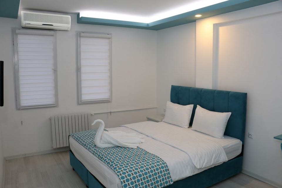 1 bedroom, premium bedding, minibar, desk