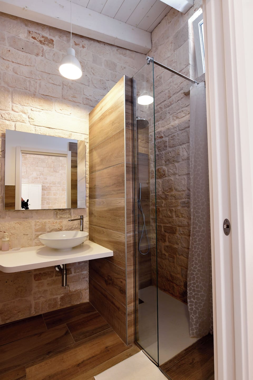 Triple Room | Bathroom | Shower, hair dryer, bidet, towels