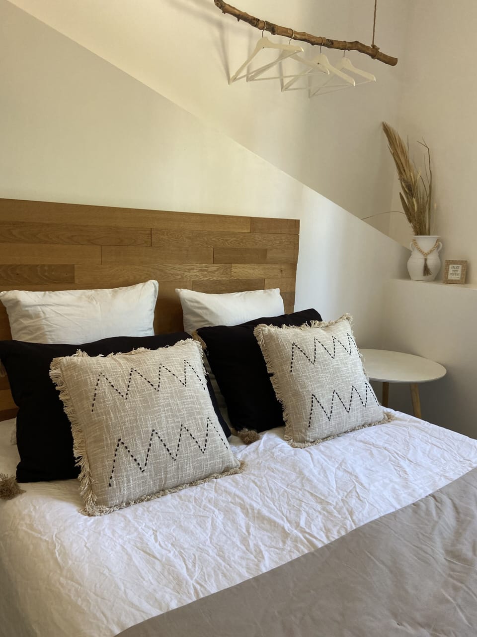 Double Room (Chic) | 1 bedroom, individually decorated, individually furnished, desk