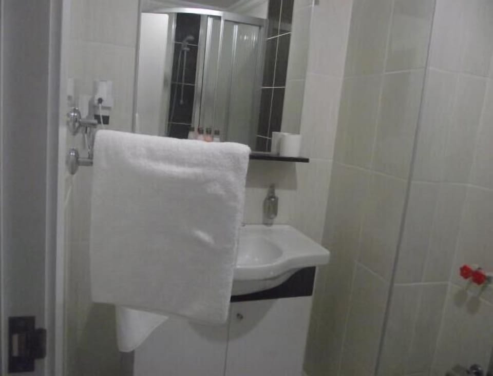 Family Room | Bathroom | Free toiletries, hair dryer, slippers, towels