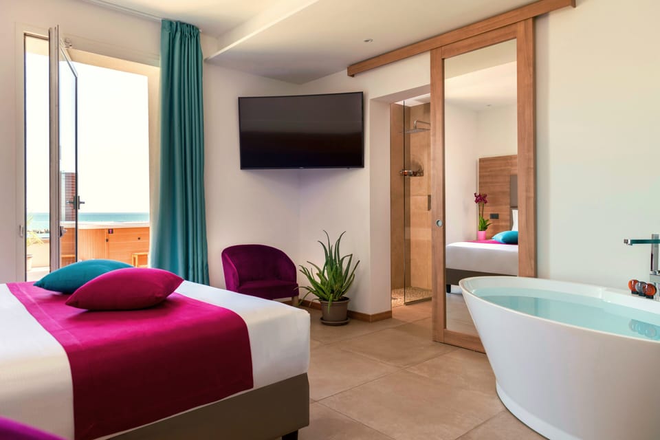 Suite, Terrace, Sea View (Wellness con  Sauna e Jacuzzi) | 1 bedroom, minibar, in-room safe, desk