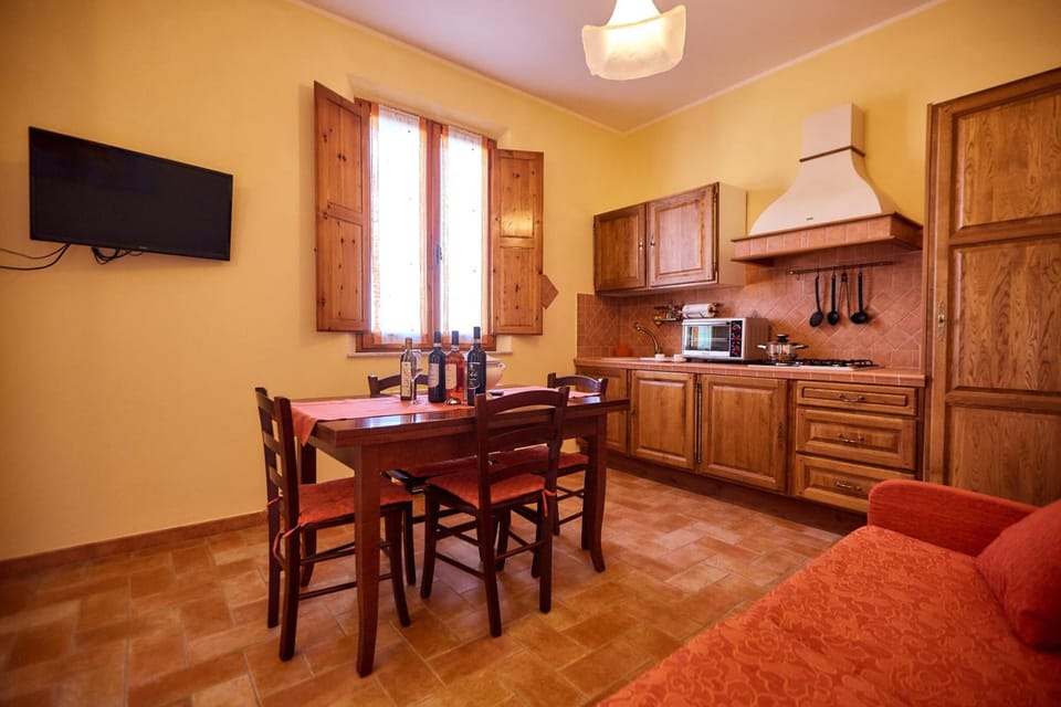 Fridge, oven, stovetop, coffee/tea maker