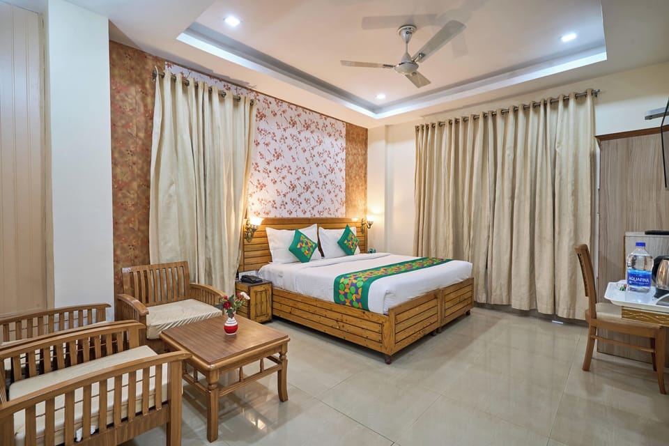 Standard Room | Desk, blackout drapes, iron/ironing board, rollaway beds