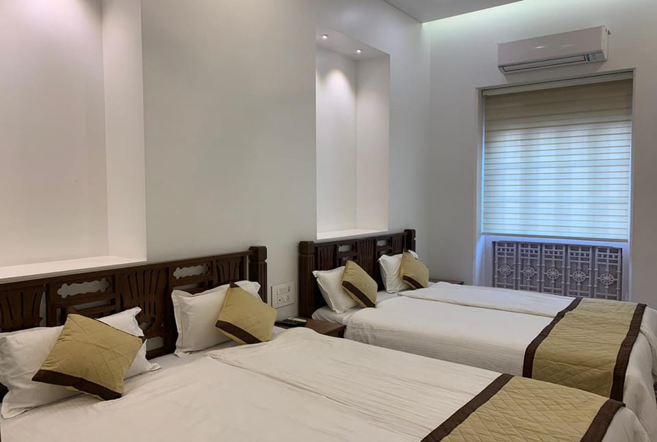 Superior AC Quadruple Room With Shared Bathroom | Desk, free WiFi