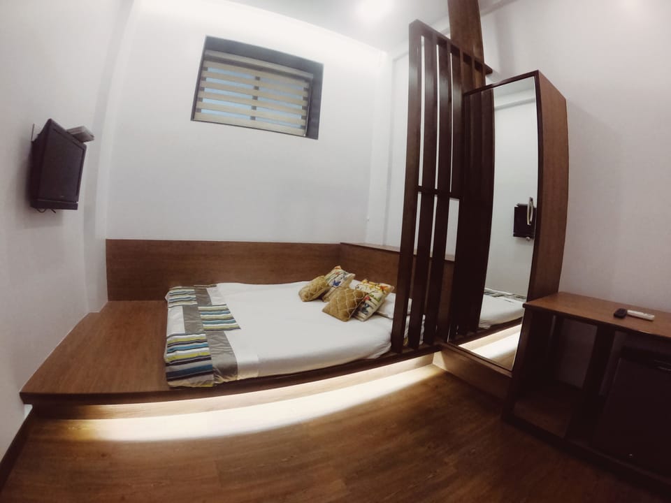 Superior Ac Double Room With Common Showers | Desk, free WiFi