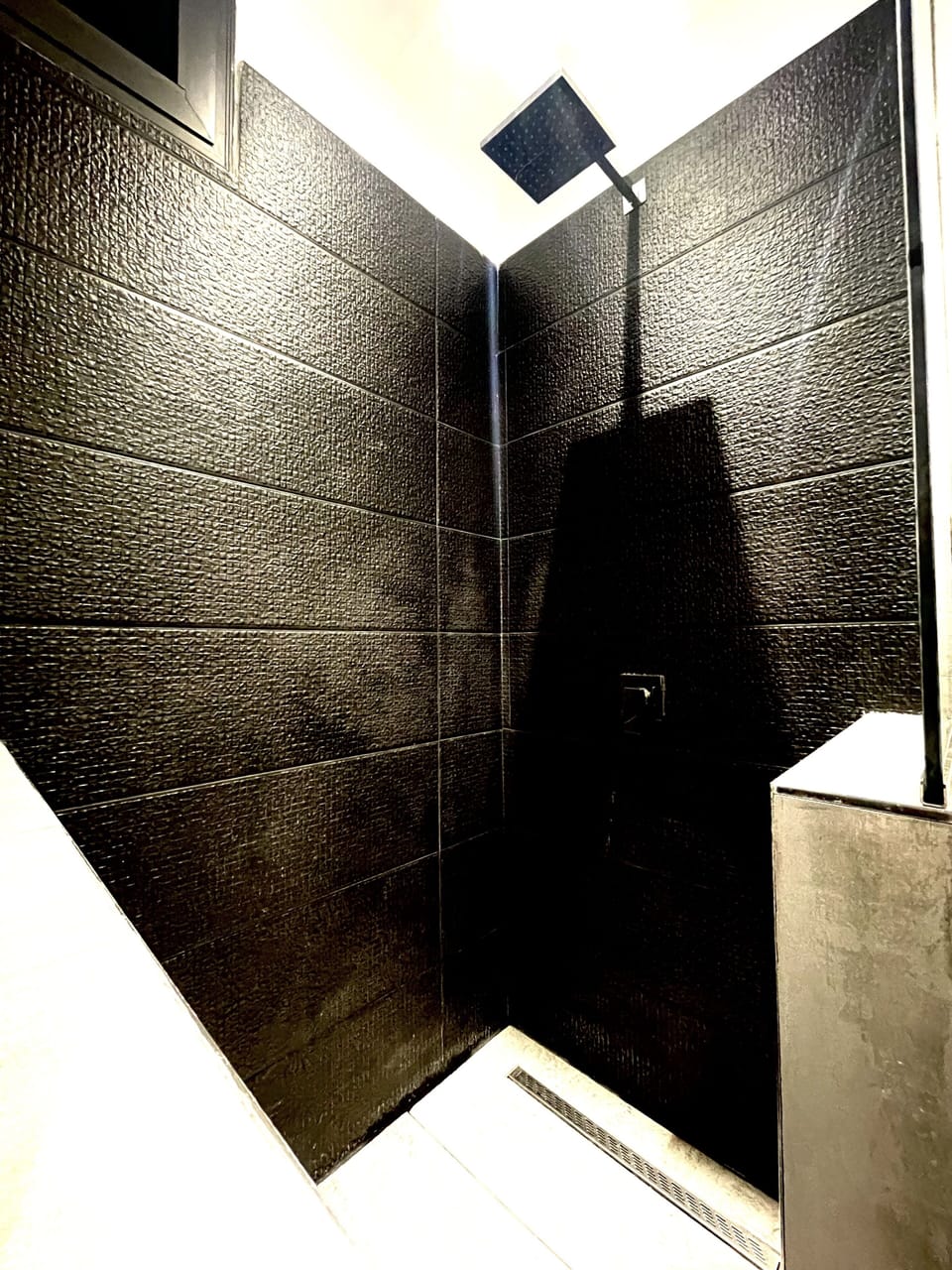 Deluxe Double Room | Bathroom | Shower, free toiletries, bathrobes, towels