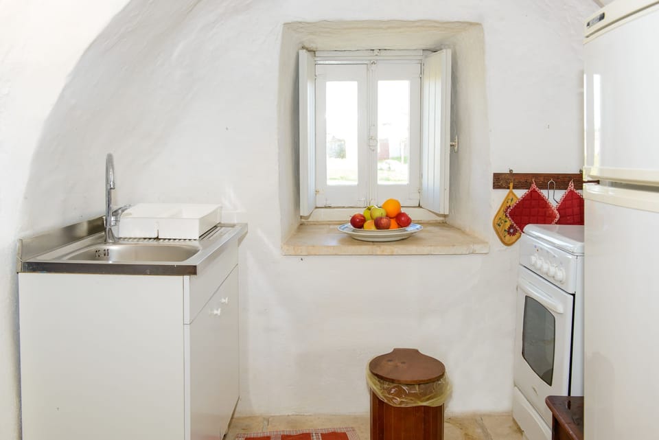 Romantic Apartment, 2 Bedrooms, Garden View | Private kitchenette | Fridge, oven, stovetop, coffee/tea maker