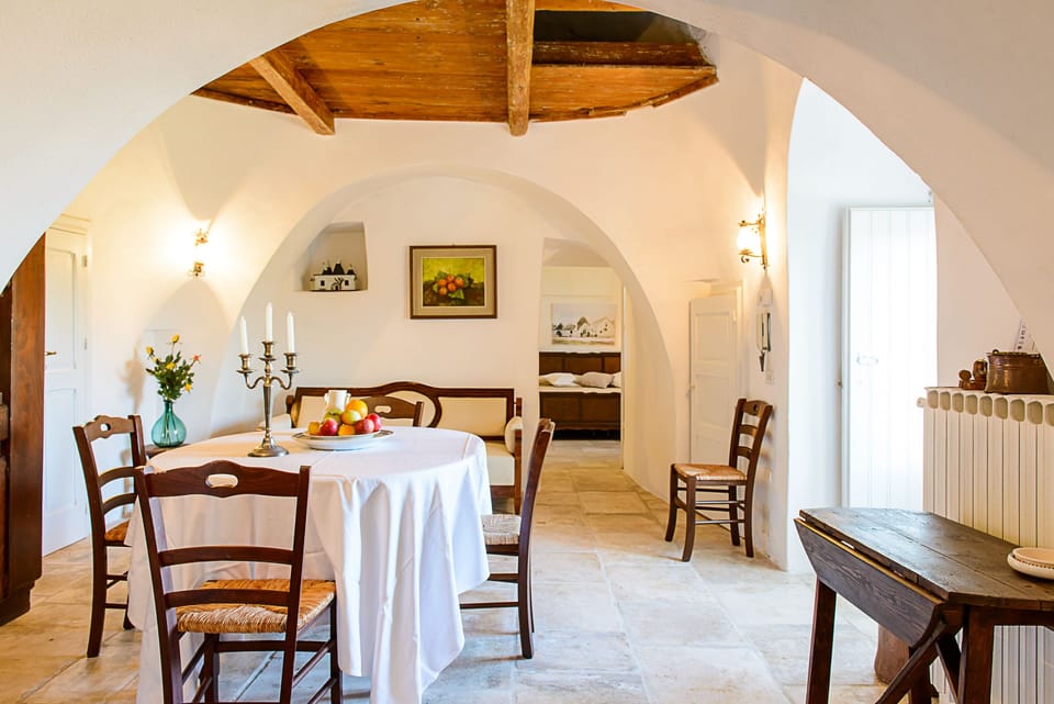 Romantic Apartment, 2 Bedrooms, Garden View | In-room dining