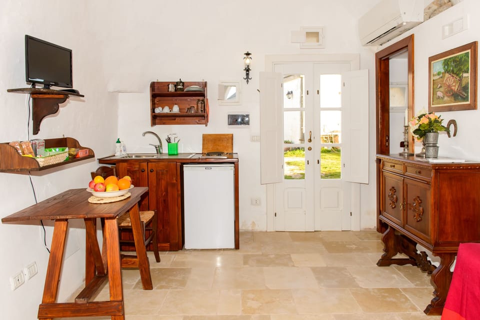 Studio, Garden View (Morello) | Private kitchenette | Fridge, oven, stovetop, coffee/tea maker