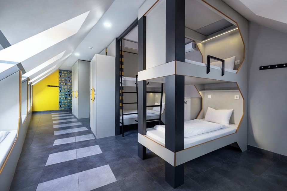 Bed in 16 bed Mixed Dormitory | Free WiFi, bed sheets