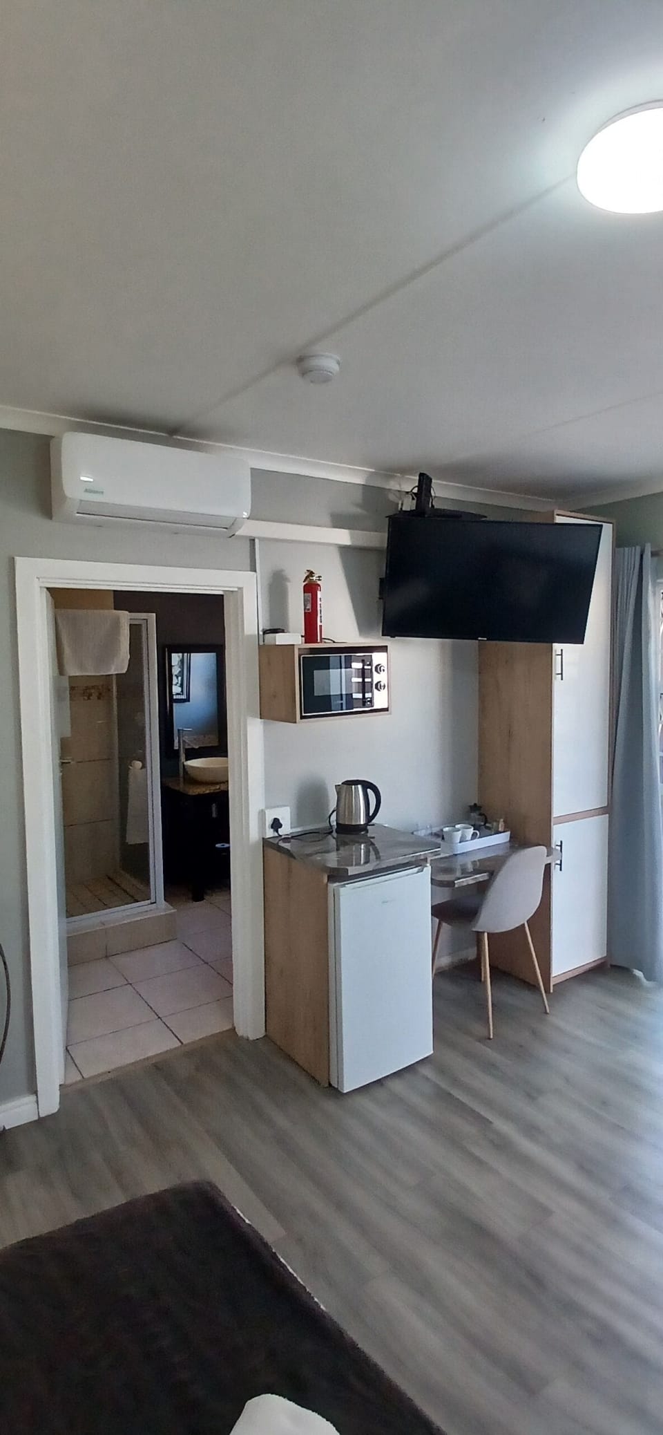 Business Double Room, 1 Bedroom, Non Smoking | 1 bedroom, premium bedding, memory foam beds, in-room safe