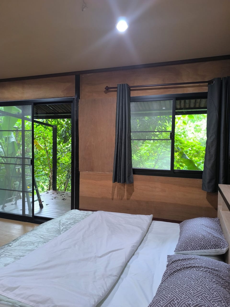 Riverside B. | Minibar, free WiFi, bed sheets, wheelchair access