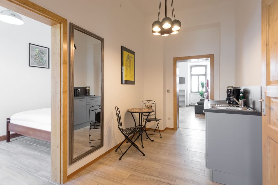 Vintage Apartment am Naschmarkt | Private kitchenette | Fridge, microwave, oven, stovetop