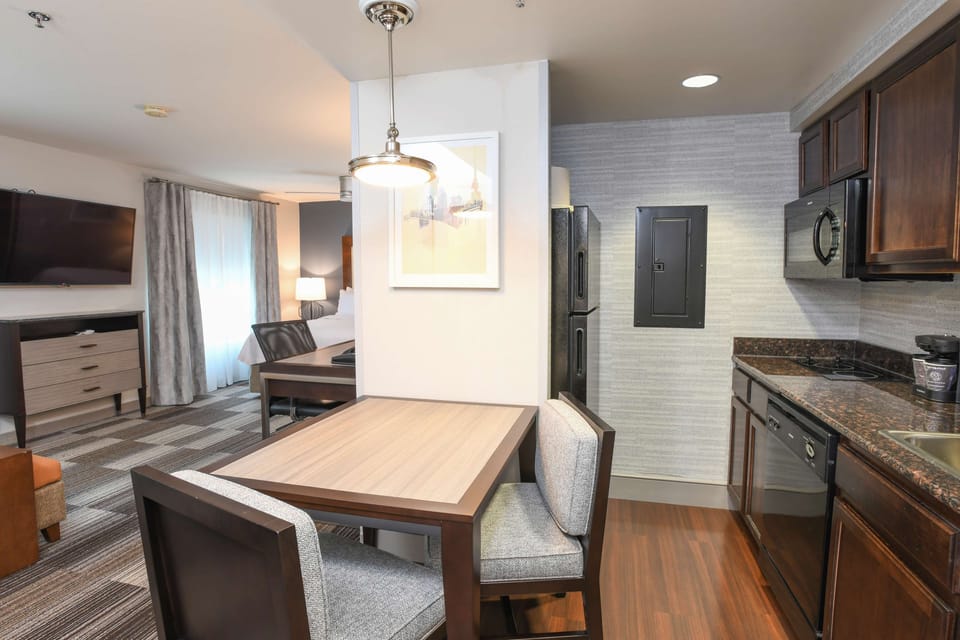 Studio, 1 King Bed (Spa Shower) | Premium bedding, down comforters, pillowtop beds, in-room safe