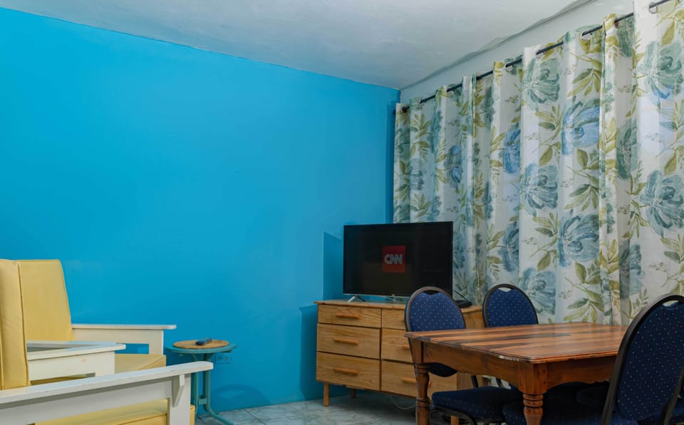Deluxe Room with Kitchen | Living area | 40-inch flat-screen TV with cable channels