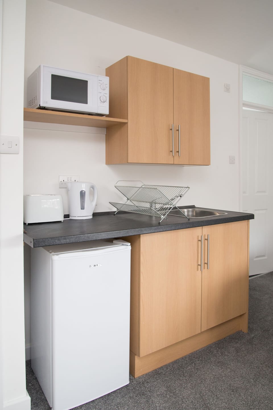 Standard Double Room, 1 Double Bed, Non Smoking | Private kitchenette | Electric kettle