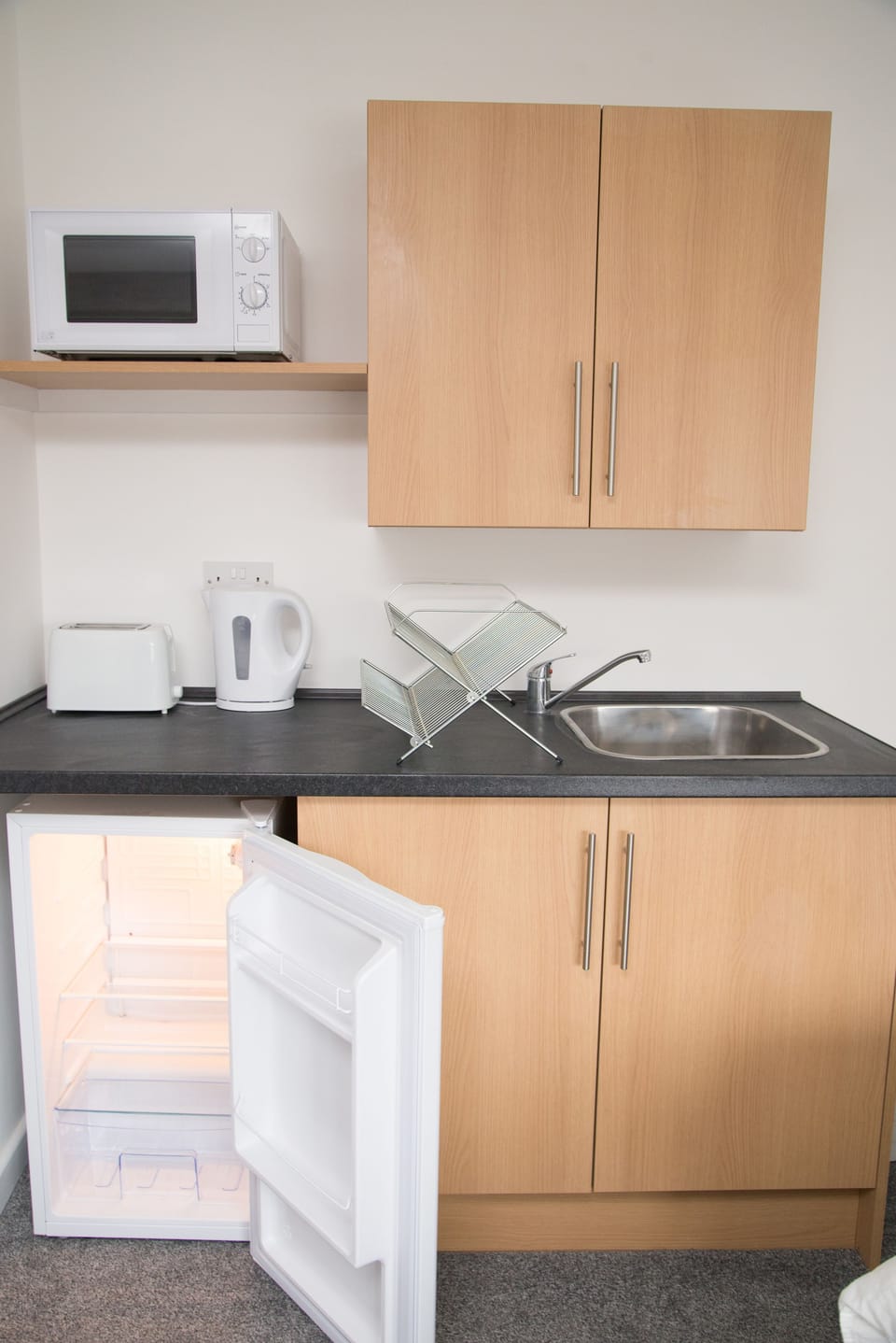 Standard Double Room, 1 Double Bed, Non Smoking | Private kitchenette | Electric kettle