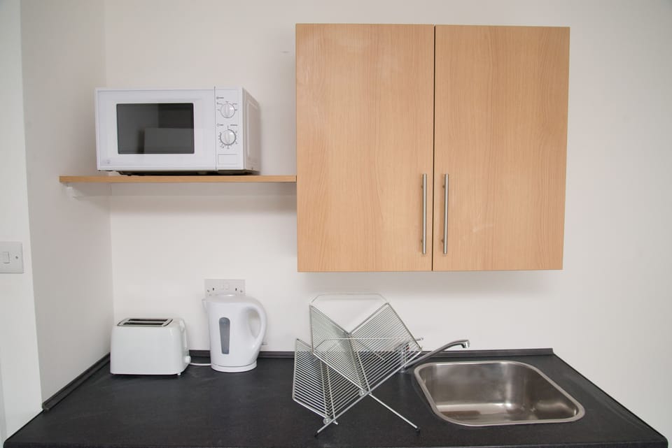 Standard Double Room, 1 Double Bed, Non Smoking | Private kitchenette | Electric kettle