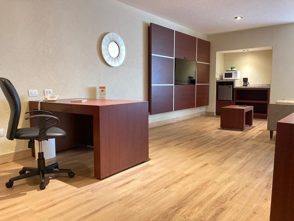 Junior Room, 1 Bedroom, Non Smoking, Ensuite | Premium bedding, in-room safe, desk, laptop workspace