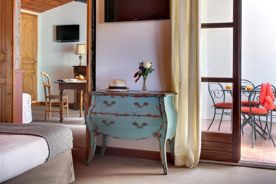 Family Suite | Premium bedding, minibar, in-room safe, individually decorated