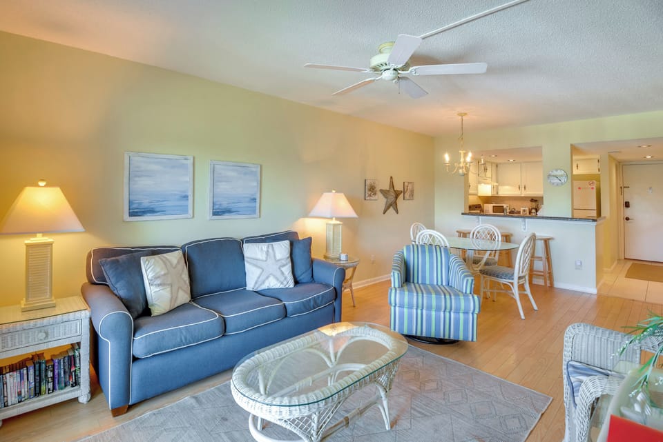 Living Room | Central Heating & A/C | Full Sleeper Sofa | BluRay DVD Player