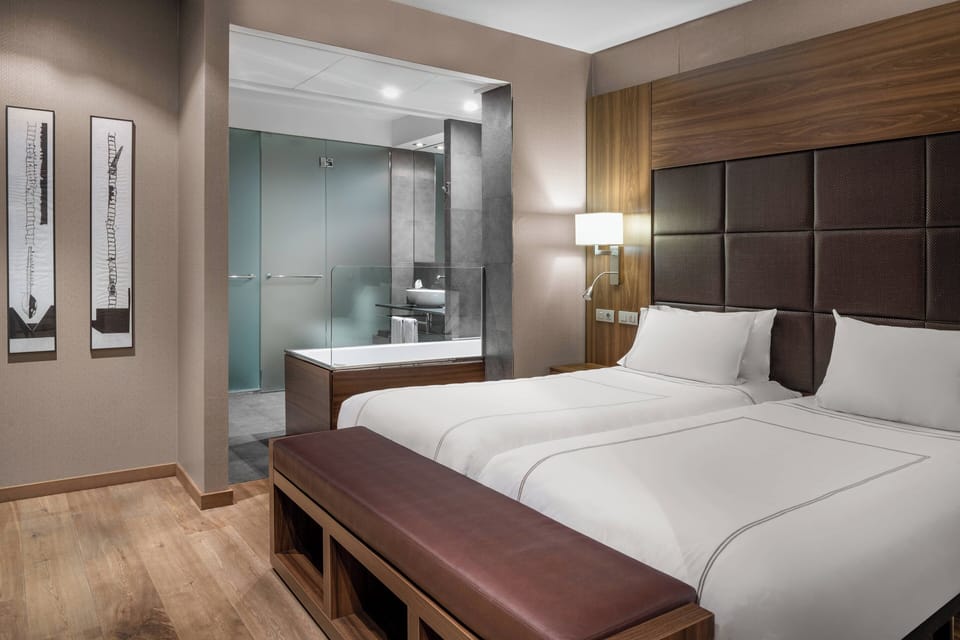 Suite, 1 Bedroom, Mountain View | Egyptian cotton sheets, hypo-allergenic bedding, down comforters