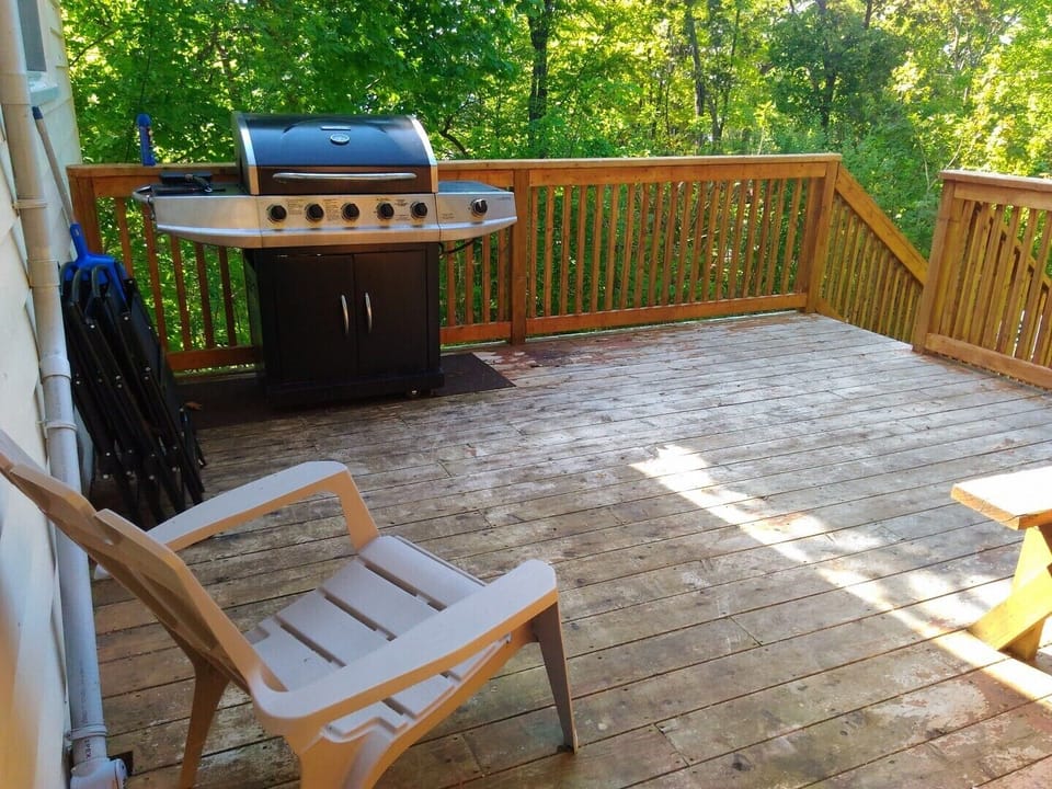 Deck area has bbq