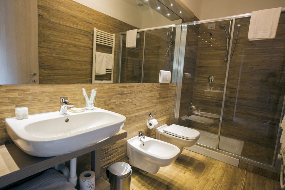 Standard Double or Twin Room, Non Smoking, City View | Bathroom | Shower, free toiletries, hair dryer, bidet