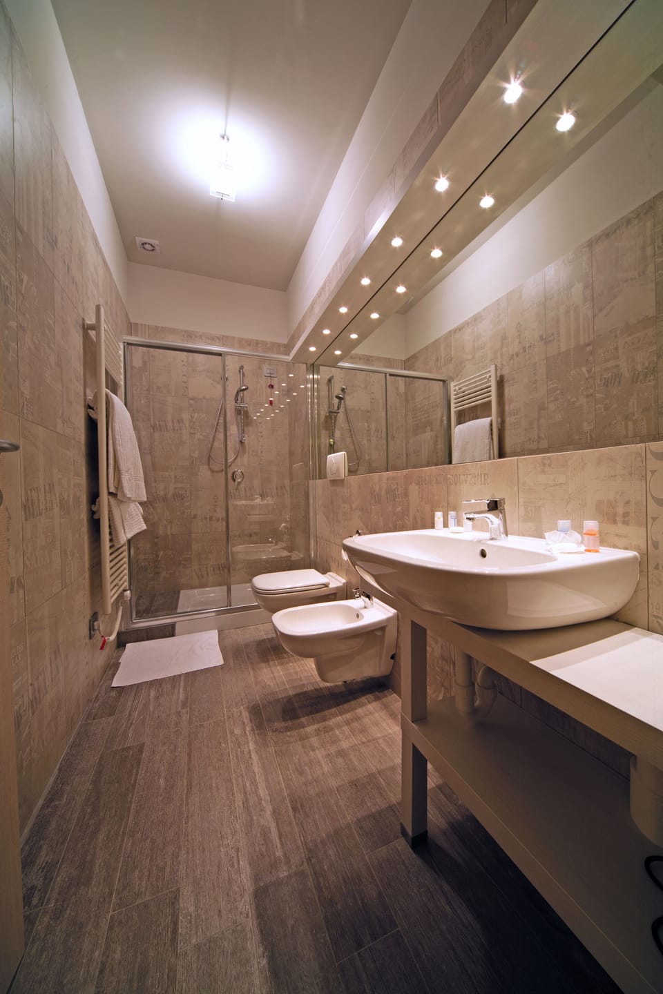 Single Room | Bathroom | Shower, free toiletries, hair dryer, bidet