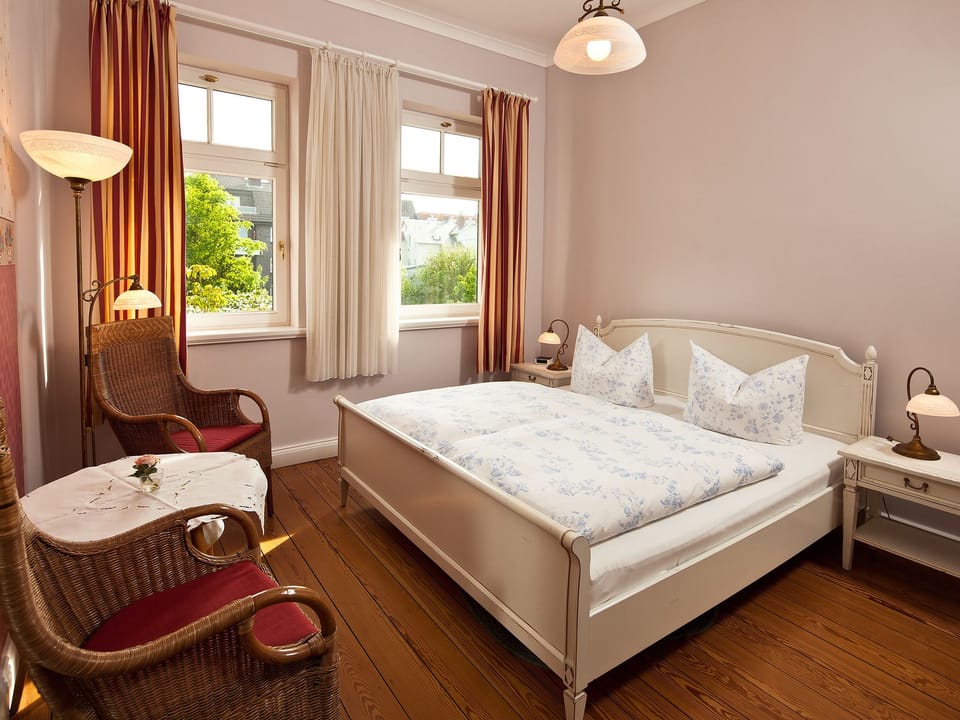 Classic Double Room | In-room safe, desk, free WiFi, bed sheets