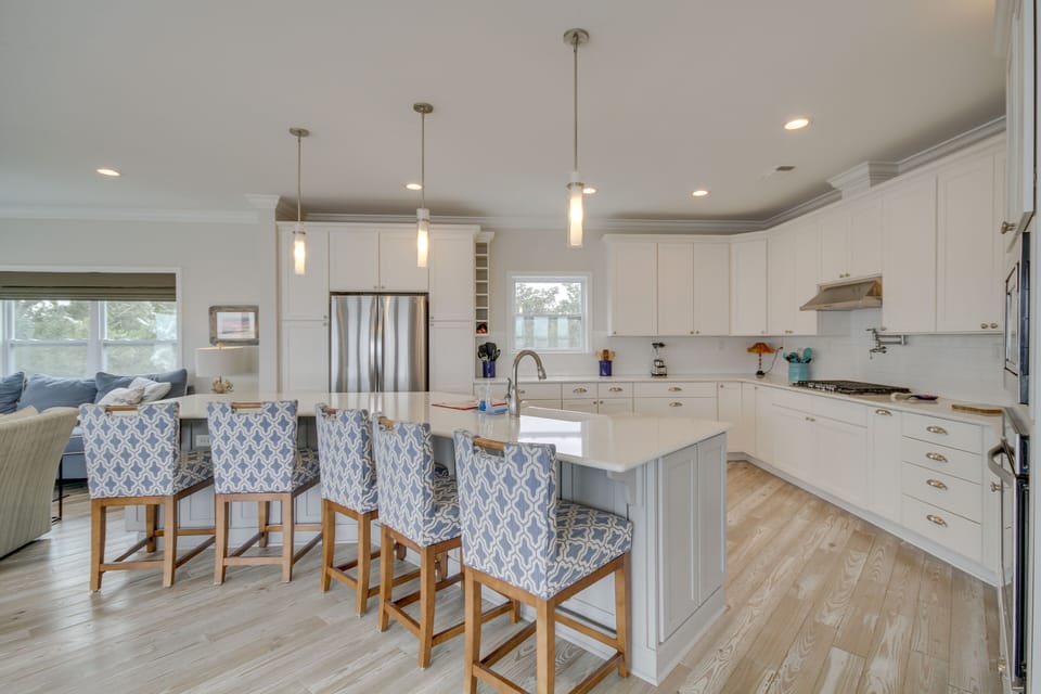 Kitchen | Cooking Basics | Island Seating | Open Floor Plan | Dishwasher