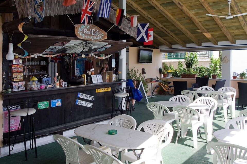 pool bar
