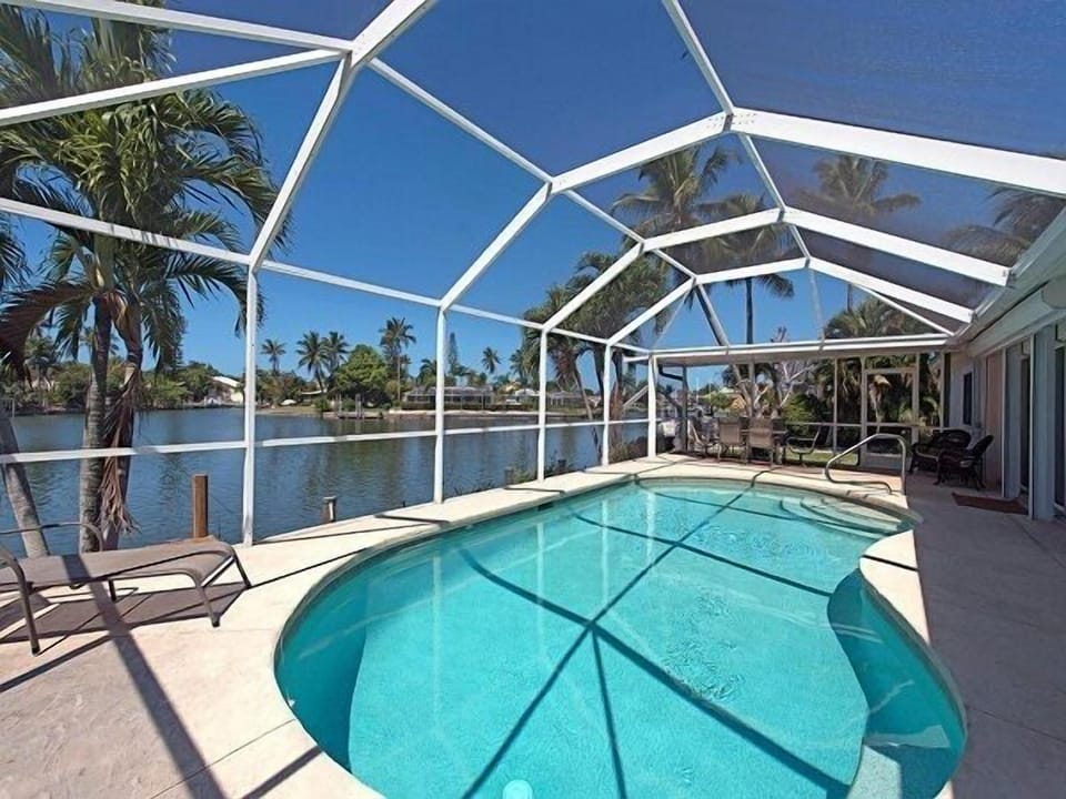 Pool/Outside Dining