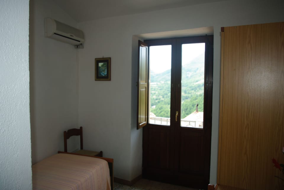 Single Room, Private Bathroom | Minibar, in-room safe, desk, free WiFi