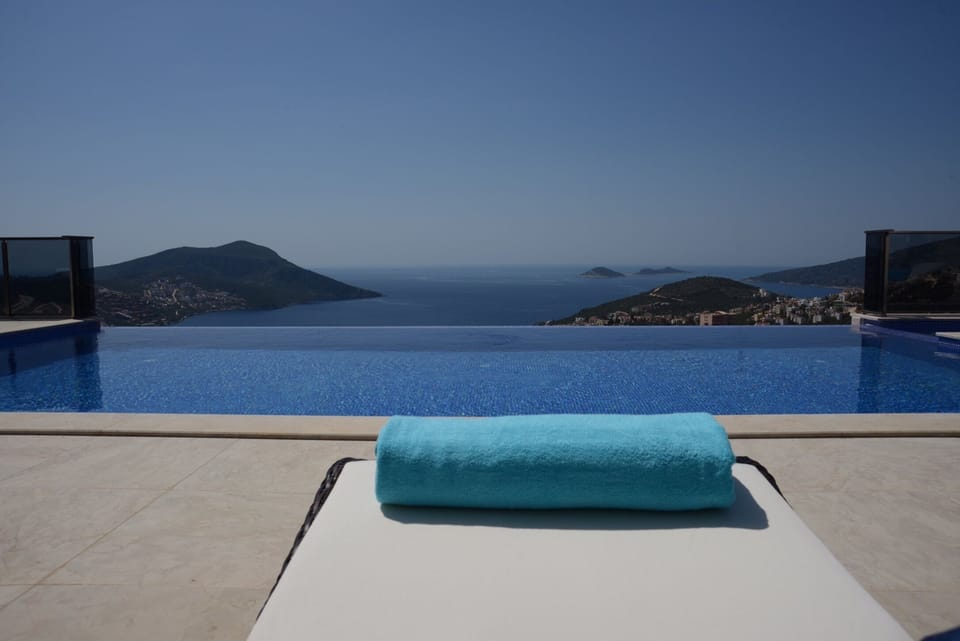 Sunbathing with a spectacular view!