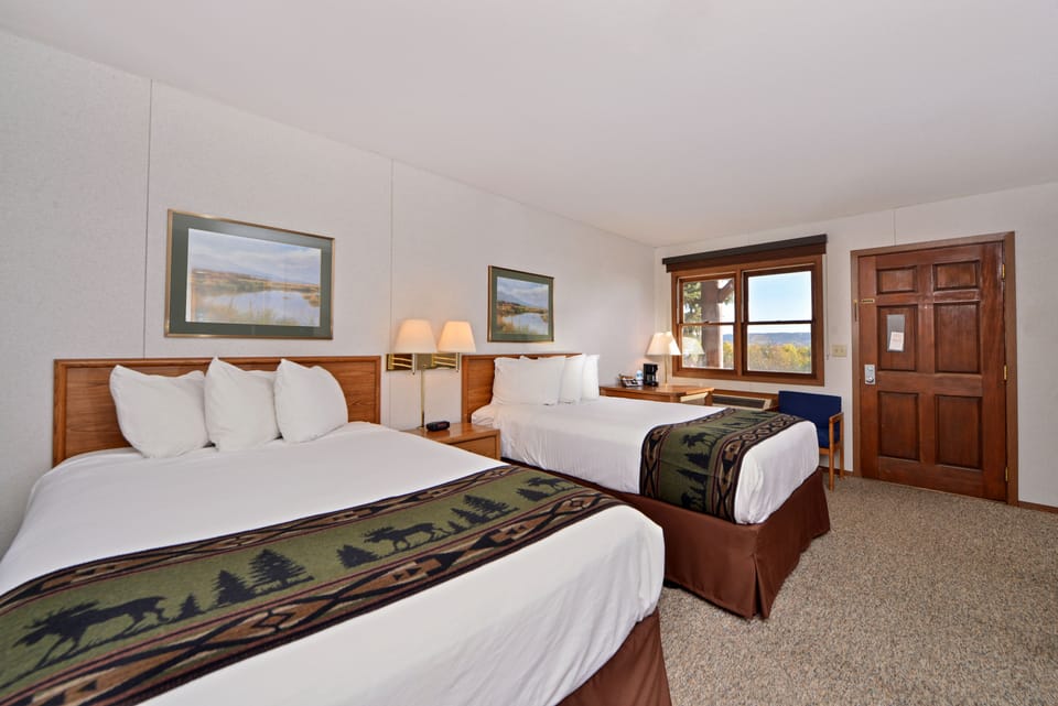 Economy Room, 2 Double Beds, Refrigerator & Microwave, Hill View | Interior detail