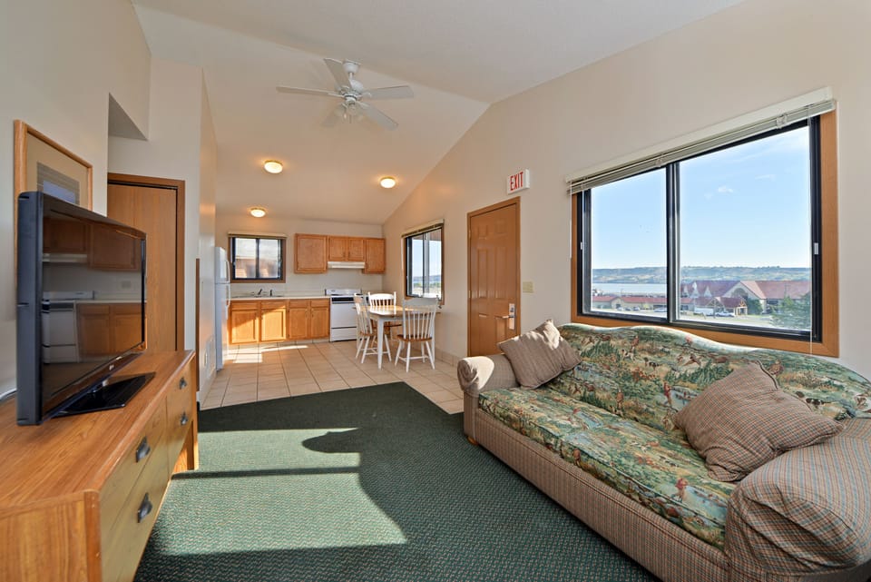 Deluxe Cabin, 3 Bedrooms, Kitchen, Partial Lake View | Living room | Flat-screen TV