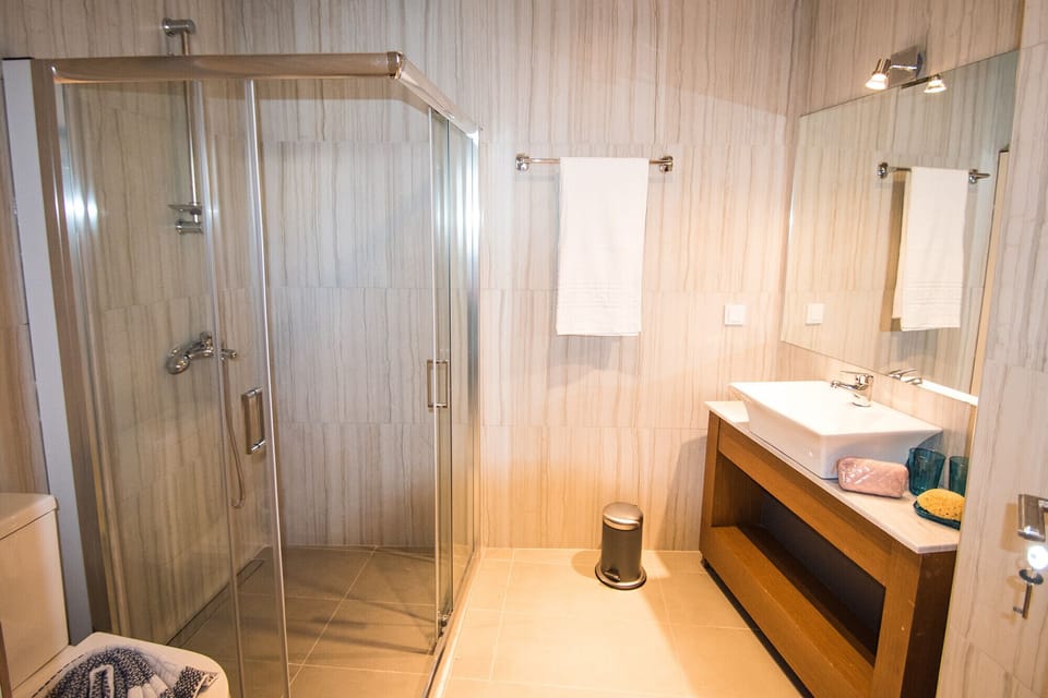 Fully equipped bathroom