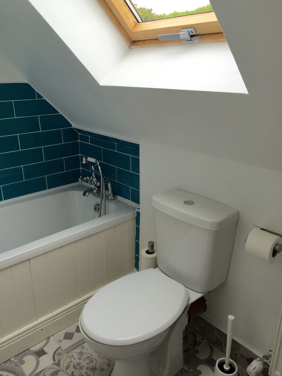 Upstairs bathroom - 
small bath, ideal for children.