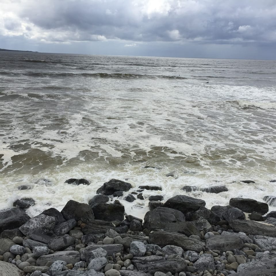 Lahinch, 30 min away, on the Wild Atlantic Way. Beach and a great surfing spot.