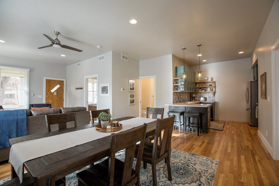 Dining area for 6+